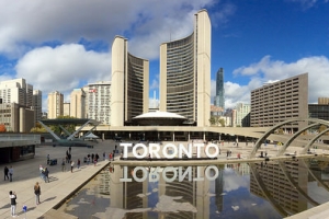 Toronto: Nathan Phillips Square and Toronto City Hall