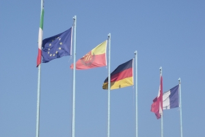 Castelletto - Lake Garda - flags of Europe