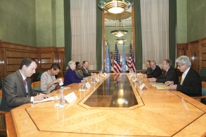 Secretary Clinton Meets with U.N. High Commissioner for Refugees Guterres