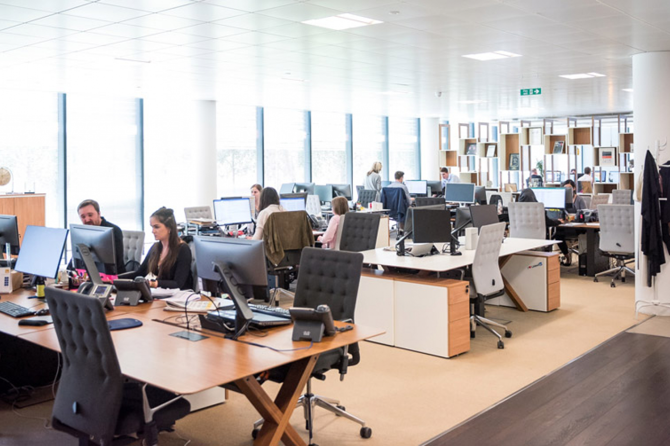 Leading UK business groups are urging the government to create new UK visas amid rising vacancy numbers.